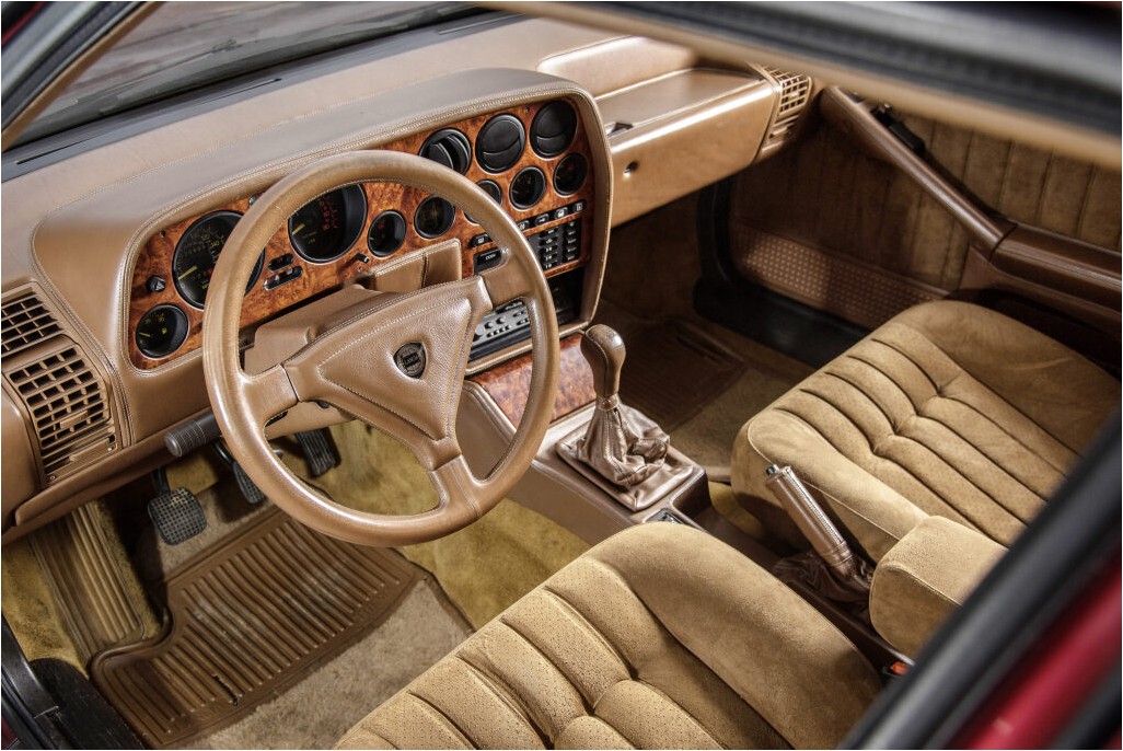 lancia thema 8.32 saloon