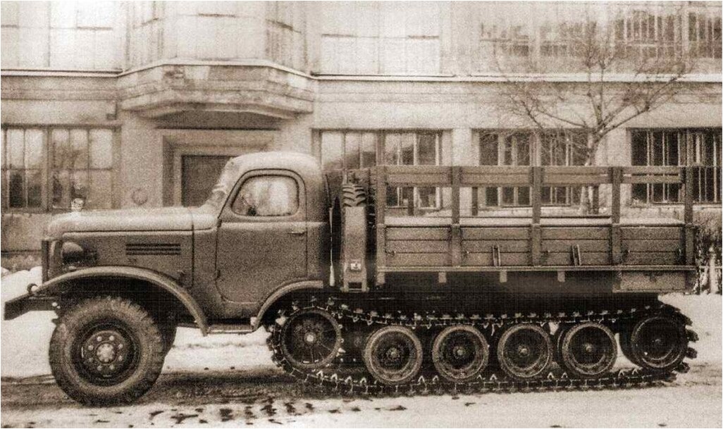 Полугусиничный тягач СССР