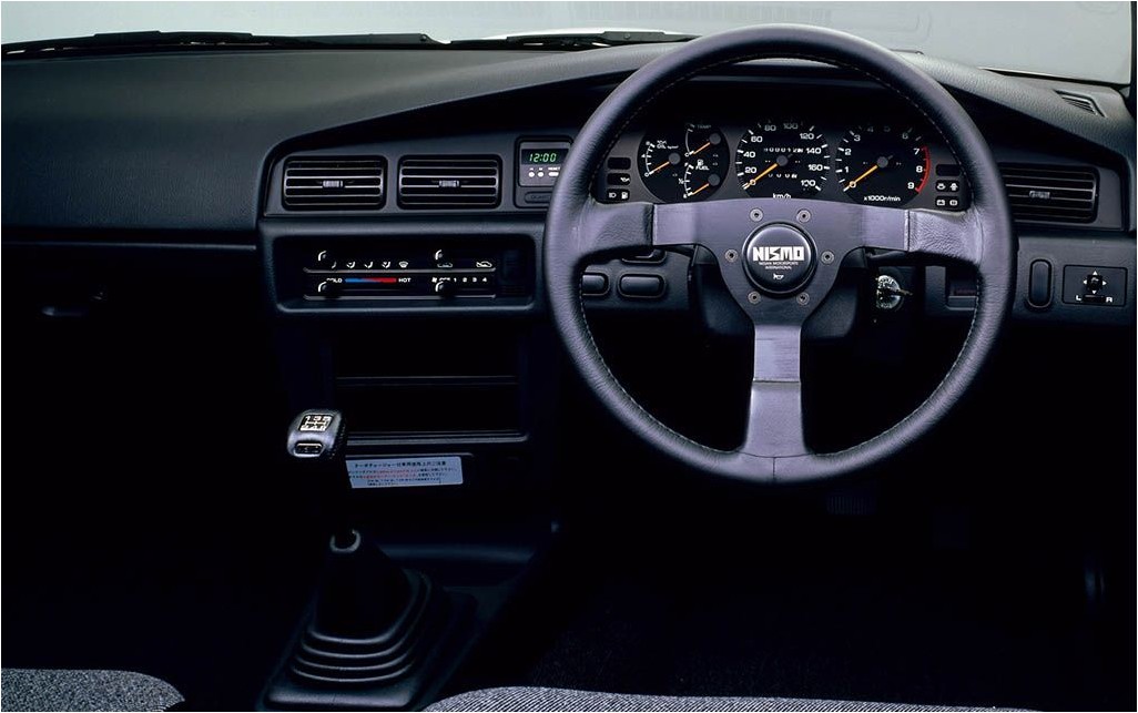 Салон Ниссан Блюберд SSS-R 1987 года