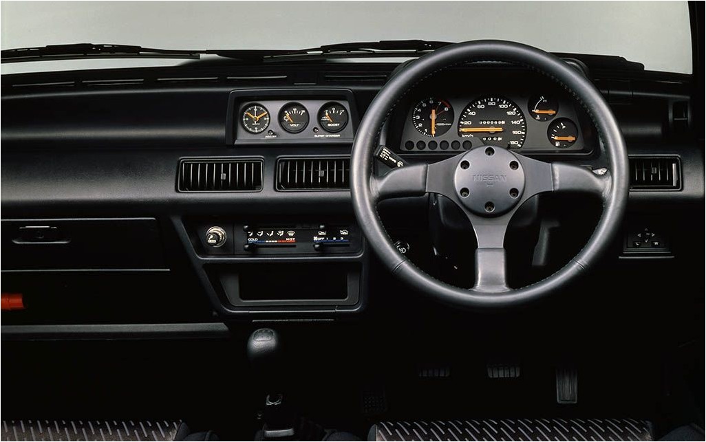 Nissan March Super Turbo салон