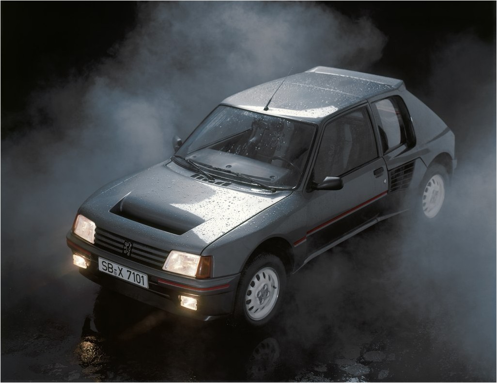 Раллийные автомобили Peugeot 205 Turbo 16