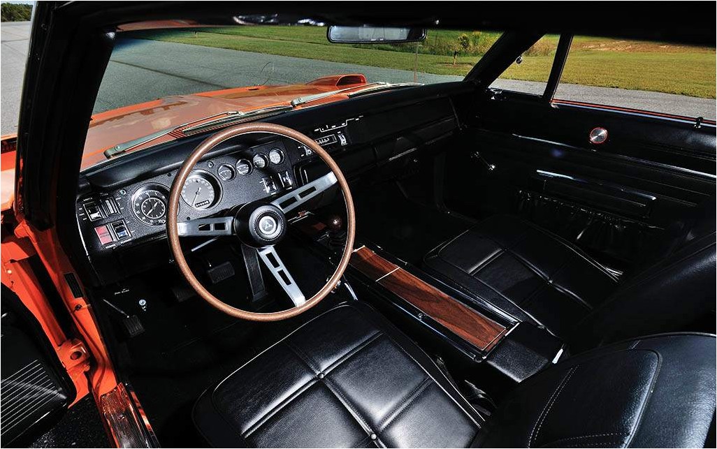 Dodge Charger Daytona interior