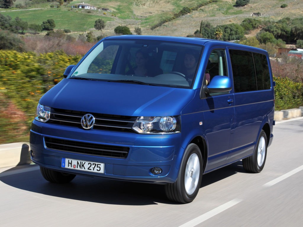 Фольксваген модификации Каравелла — универсальный доступный транспорт Volkswagen Caravelle 2015 года выпуска